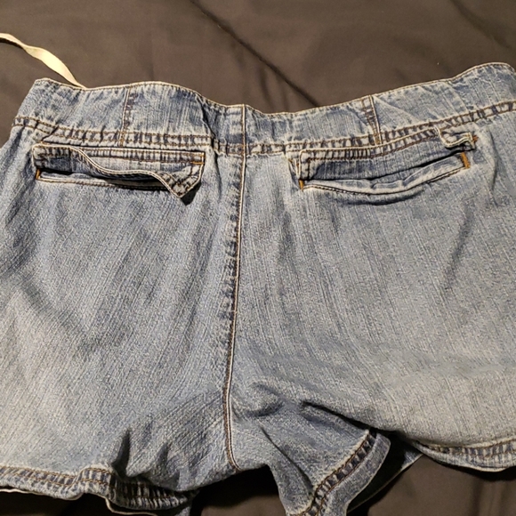 Gap Womens shorts - Picture 3 of 3